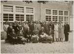 Groepsfoto bij de ingebruikname van de nieuwe school.
<br/>
Beeldbank gemeentearchief Amsterdam, 1926